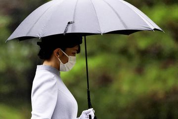 La princesse Mako s’est recueillie sur les tombes d’Hirohito et Nagako avant son mariage