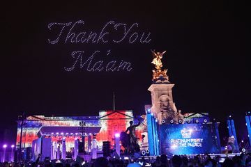 Palais et corgi illuminés, messages de stars... Surprises au concert du jubilé