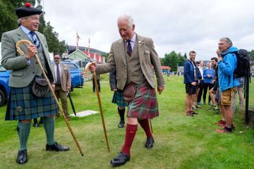 Royal Protocole - Pourquoi le prince Charles change-t-il de titre en Écosse ?