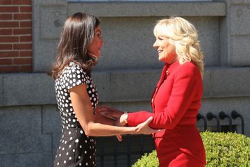 Letizia, chaleureuse rencontre avec la First Lady Jill Biden à Madrid