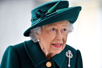 Elizabeth II passe une nuit à l'hôpital pour des "examens préliminaires"