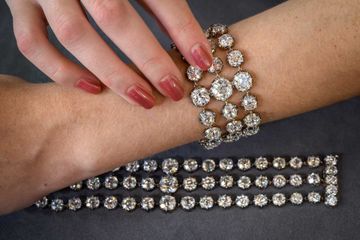 Deux sublimes bracelets en diamants ayant appartenu à Marie-Antoinette aux enchères