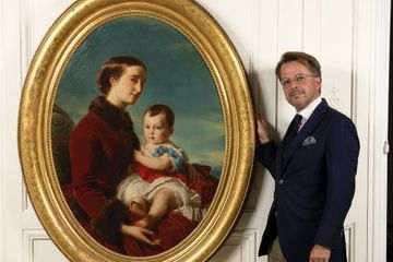 Un portrait de l'impératrice Eugenie avec son fils le Prince impérial en vente à Fontainebleau