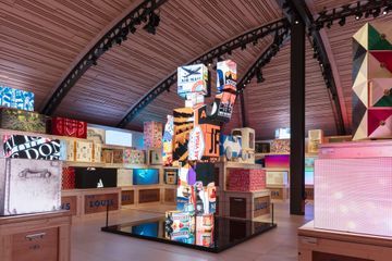 Louis Vuitton expose ses «200 malles» à Asnières-sur-Seine