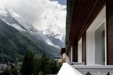 Sous la loupe de Paris Match - Un hôtel festif à la montagne, la Folie Douce Hôtels à Chamonix