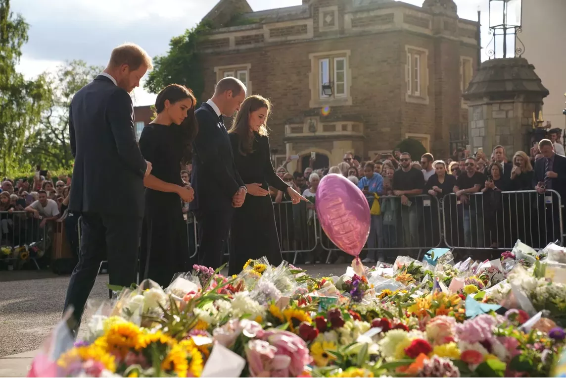 FALLECIÓ LA REINA ISABEL II, TRISTEZA Y ESTUPOR EN EL MUNDO ENTERO - Página 5 2022-09-10t183152z_684915425_rc2hew9hcnje_rtrmadp_3_britain-royals-queen