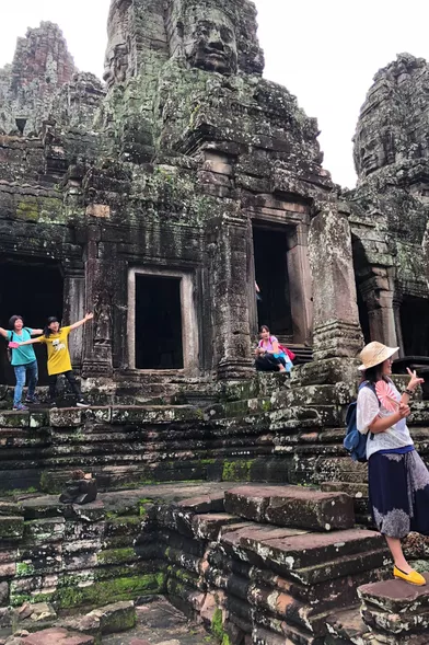 Les amas de touristes transforment Angkor, siteclassé depuis 1992 au Patrimoine mondial de l’Unesco, en un parc d’attraction effrayant.