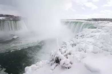 En images, les chutes du Niagara sont gelées et c’est somptueux ABACA-796094-001