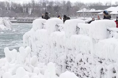 En images, les chutes du Niagara sont gelées et c’est somptueux ABACA-796094-002