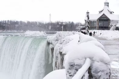En images, les chutes du Niagara sont gelées et c’est somptueux ABACA-796094-004