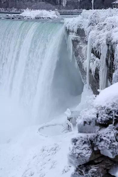 En images, les chutes du Niagara sont gelées et c’est somptueux GettyImages-1366383491
