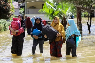 Dans la ville inondée deLhok Sukon, sur l'île de Sumatra, en Indonésie.