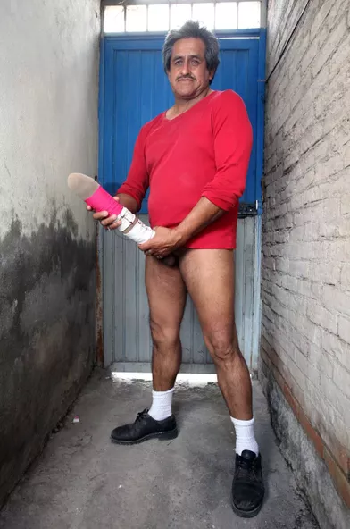 Roberto Esquivel Cabrera, 54 ans, habitant de Saltillo, au Mexique, jure avoir le plus gros pénis du monde : 48 centimètres.