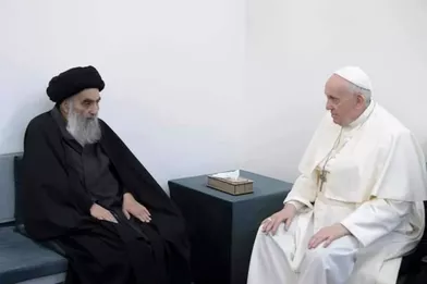 Le grand ayatollah Ali Sistani et le pape François échangent, samedi, lors d'une rencontre historique.