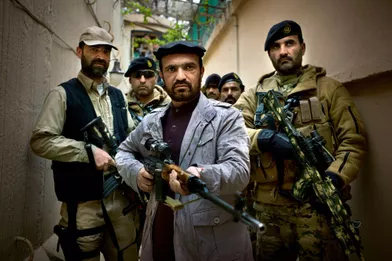 Hadji Zahir (au centre), ancien commandant de l’armée, un des hommes forts de la province du Nangarhar, dont il est député. Ici à Kaboul, en avril.