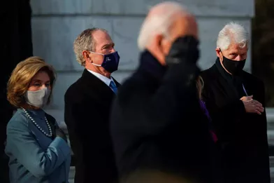 Laura et George Bush, Joe Biden et Bill Clintonau cimetière national d'Arlington, le 20 janvier 2021.