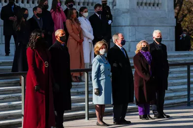 Michelle et Barack Obama, Laura et George W. Bush, Hillary et Bill Clintonau cimetière national d'Arlington, le 20 janvier 2021.