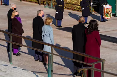Bill et Hillary Clinton, George W. et Laura Bush, Barack et Michelle Obamaau cimetière national d'Arlington, le 20 janvier 2021.