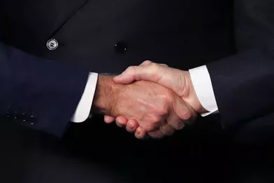 Poignée de mains entre Erdogan et Joe Bidenlors du G20 à Rome.