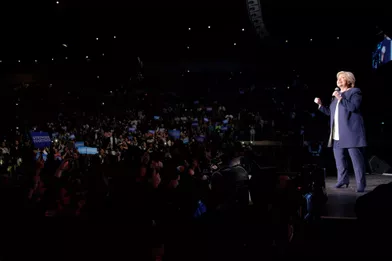 Hillary Clinton sur la scène de Cleveland, le vendredi 4 novembre 2016.