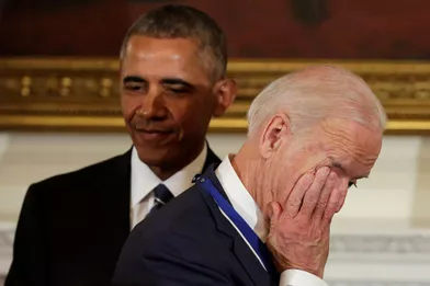 Barack Obama remet à Joe Biden la médaille de la Liberté, le 12 janvier 2017.