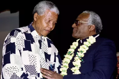 Nelson Mandela et Desmond Tutu en aout 1994