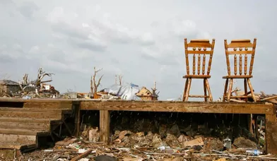 La ville de Joplin, dans le Missouri, est ravagée par une tornade d'une rare violence. En plus de millions de dollars de dégâts, la tornade a tué 161 personnes.