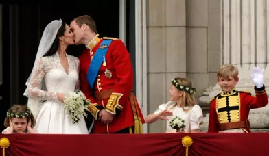Et le monde de s'arrêter pour assister au mariage du siècle, celui du prince William et de Kate Middleton, devenus duc et duchesse de Cambridge avant d'occuper peut-être des fonctions royales dans le futur.