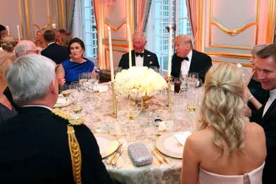 Donald Trump, Theresa May, le prince Charles et Sarah Huckabee Sanders, «press secretary» du président, mardi soir à Winfield House.