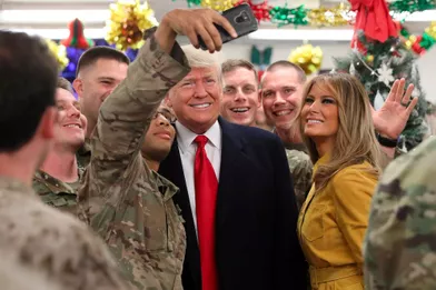 Premier déplacement avec Melania Trump pour rencontrer les troupes américaines déployées en Afghanistan, près de deux ans après son arrivée au pouvoir, le 26 décembre 2018.A voir :Donald et Melania Trump en visite surprise en Irak 
