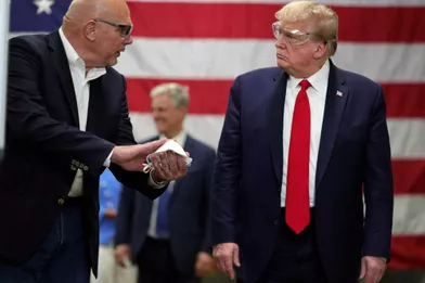 Donald Trump a visité une usine de masques à Phoenix, dans l'Arizona, le 5 mai 2020.