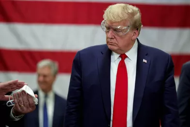 Donald Trump a visité une usine de masques à Phoenix, dans l'Arizona, le 5 mai 2020.﻿