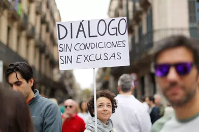 Manifestation à Barcelone pour le dialogue et l'unité, le 7 octobre 2017.