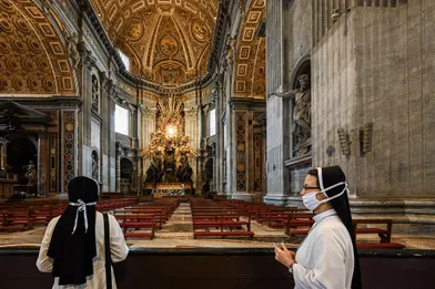 La basilique Saint-Pierre de Rome a rouvert lundi ses portes au public