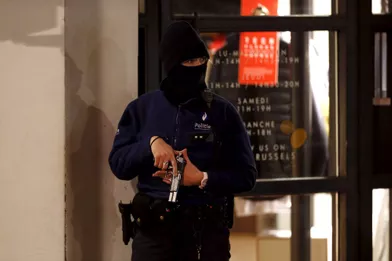 A Bruxelles, ville vide et policiers sur le qui-vive