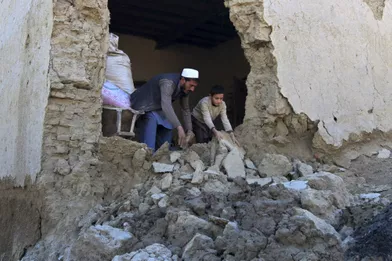 Après le séisme, les secours se mobilisent