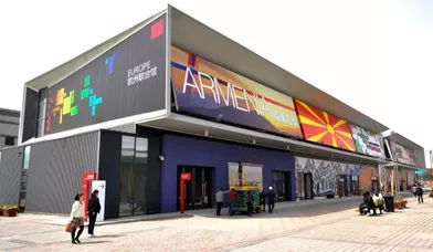 Certains pays, comme l'Arménie, peuvent participer à l'exposition uniquement grâce aux pavillons collectifs.
