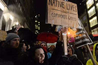 Une manifestation a eu lieu mardi à New York pour protester contre ces deux projets controversés.