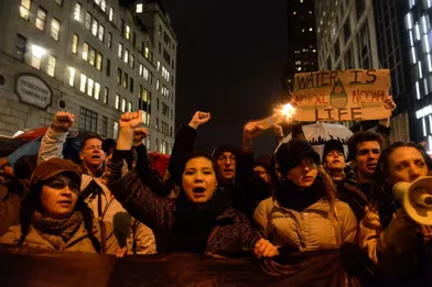 Une manifestation a eu lieu mardi à New York pour protester contre ces deux projets controversés.