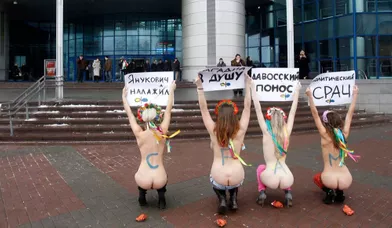 Le 3 février, les activistes protestaient contre le président ukrainien, Viktor Lanoukovitch, qui lors du Forum économique mondial de Davos a déclaré: «Quand les châtaigniers se mettent à fleurir à Kiev, les femmes se déshabillent».