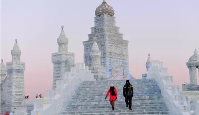 Depuis 1963, la ville de Harbin, au nord de la Chine, célèbre la culture de la glace et de la neige par un concours mondial de sculpture très impressionnant. Voici les plus belles réalisations de 2012.