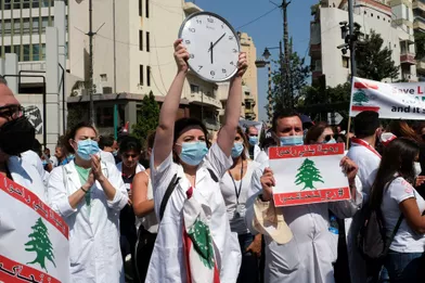 Des heurts ont éclaté entre les forces de sécurité et des centaines de manifestants venus marquer le premier anniversaire de l'explosion du port de Beyrouth, le 4 août 2021