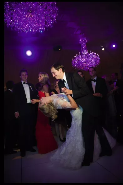 Le 25 octobre 2009, Ivanka épouse le promoteur immobilier Jared Kushner, qui sera le conseiller de Donald Trump pendant la campagne présidentielle. 