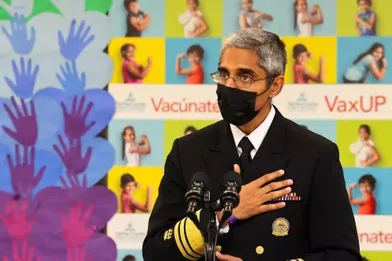 Vivek Murthy s'est rendu dans une école de McLean, en Virginie, pour inciter à la vaccination des enfants, le 8 novembre 2021.