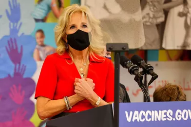 Jill Biden s'est rendue dans une école de McLean, en Virginie, pour inciter à la vaccination des enfants, le 8 novembre 2021.