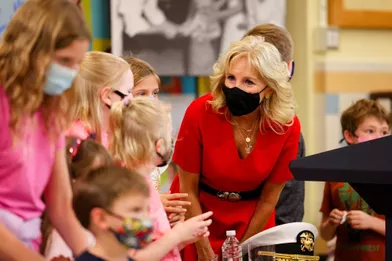 Jill Biden s'est rendue dans une école de McLean, en Virginie, pour inciter à la vaccination des enfants, le 8 novembre 2021.
