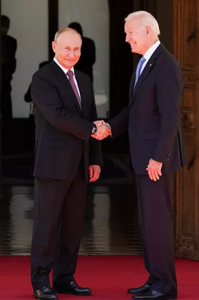 Joe Biden Et Vladimir Poutine Se Rencontrent A Geneve [ 592 x 392 Pixel ]