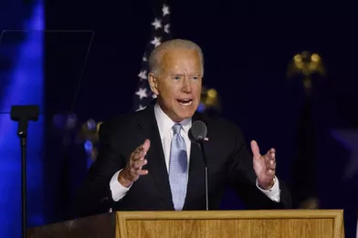 Joe Biden a délivré son premier discours de président éludevant des centaines de partisans réunis dans son fief de Wilmington, dans l'Etat du Delaware. Ici avec son épouse Jill Biden.