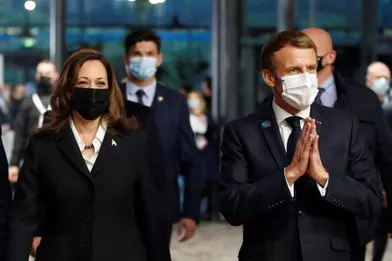 Kamala Harris et Emmanuel Macron le 11 novembre 2021 à Paris.