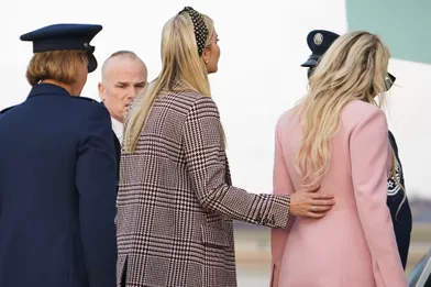 Ivanka et Tiffany Trump avant d'embarquer à bord d'Air Force One, le 20 novembre 2018.